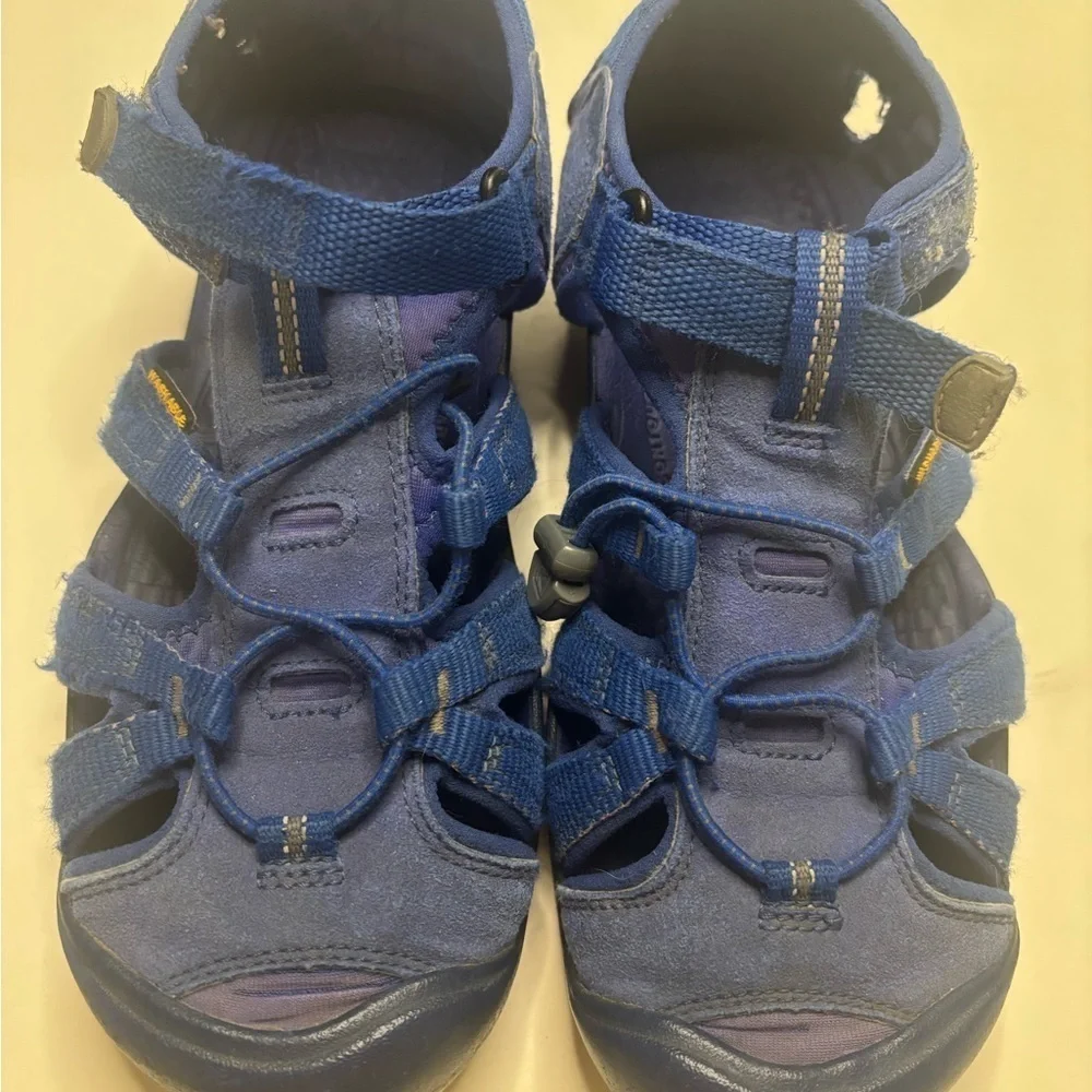 Keen Newport Size 5 Blue Gray Hiking Water Shoes Sandals Big Kids Drawstring